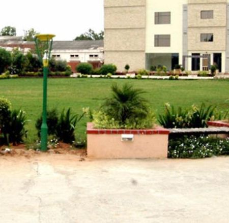 Hotel Radiance Bhilwara Esterno foto