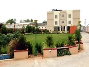 Hotel Radiance Bhilwara Esterno foto